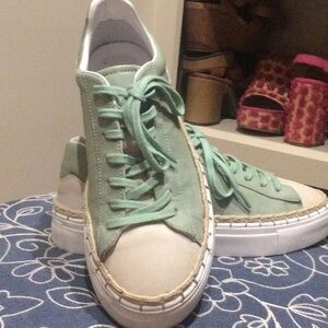 Women’s Mint Green Casual Lace-Up Sneakers